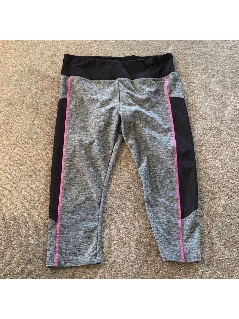 VOGO active Capri length pants; size XL